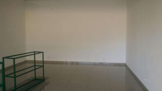 Arrendo um espaco tao grande co escritorio tp2 co 2 salas co wc Maputo - imagem 6