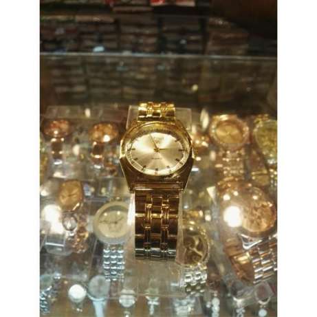 Relógios SEIKO QUARTZ dourados Gold Sommerschield - imagem 4