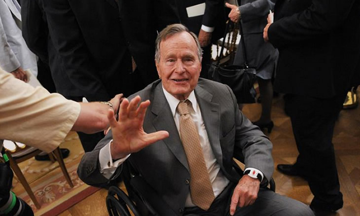 George H.W Bush sai dos cuidados intensivos