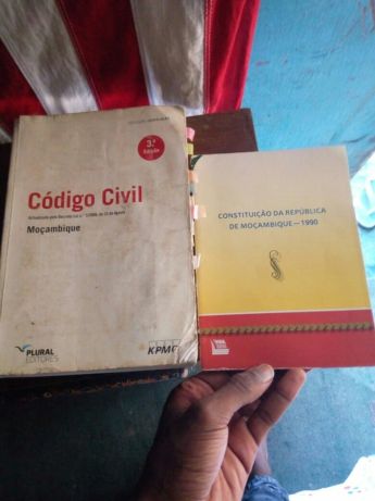 Livros de.codigo civil e constituição civil Malhangalene - imagem 1